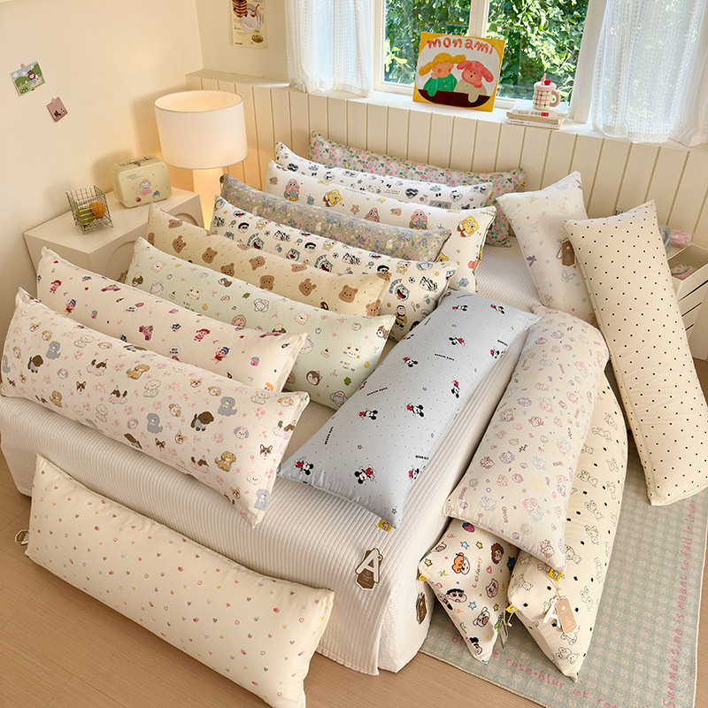 The Ultimate Guide to Throw Pillows on Couch: Sizing, Arrangement & More(图2) The Ultimate Guide to Throw Pillows on Couch: Sizing, Arrangement & More(图2)