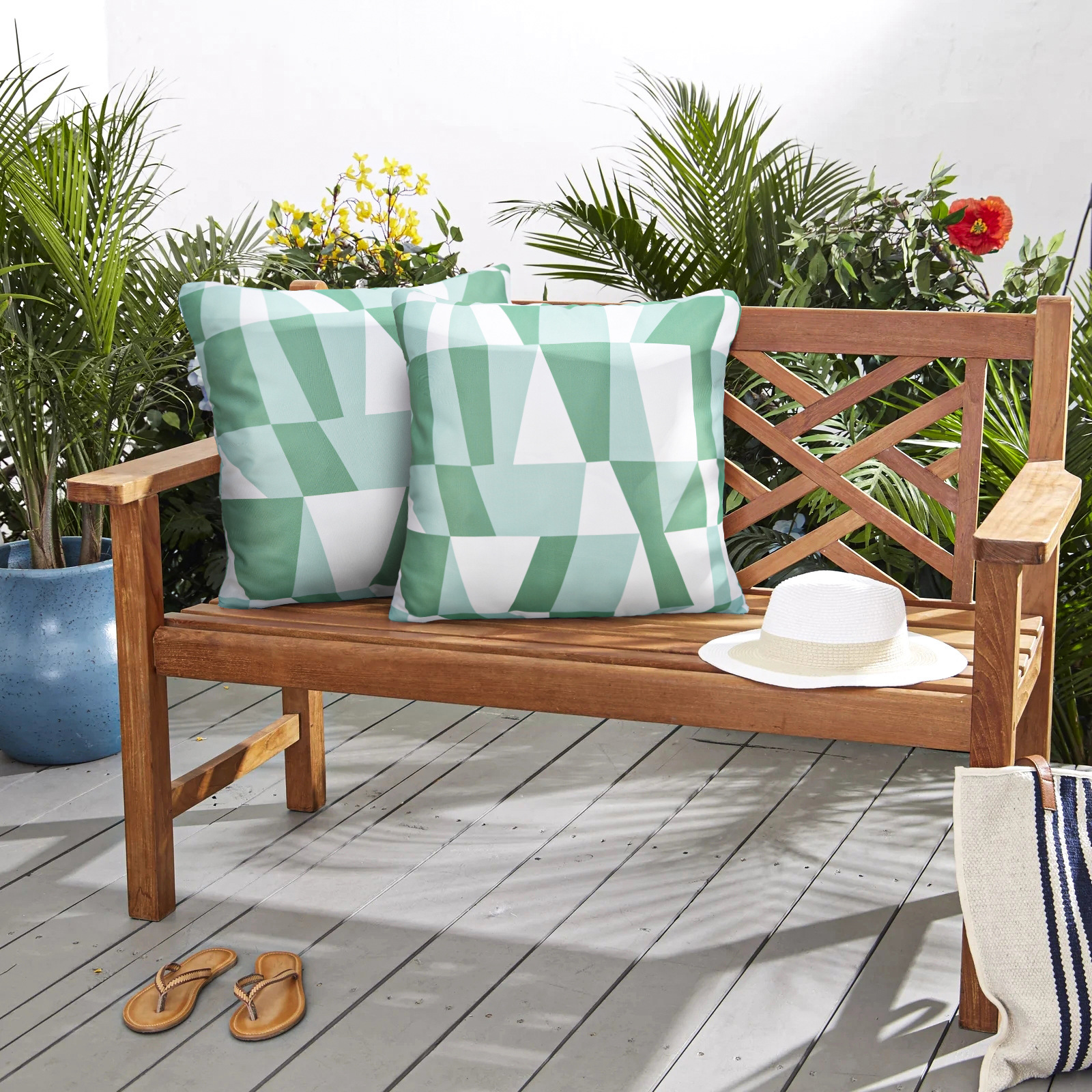 Transform Your Space with Durable and Stylish Outdoor Throw Pillows(图1)