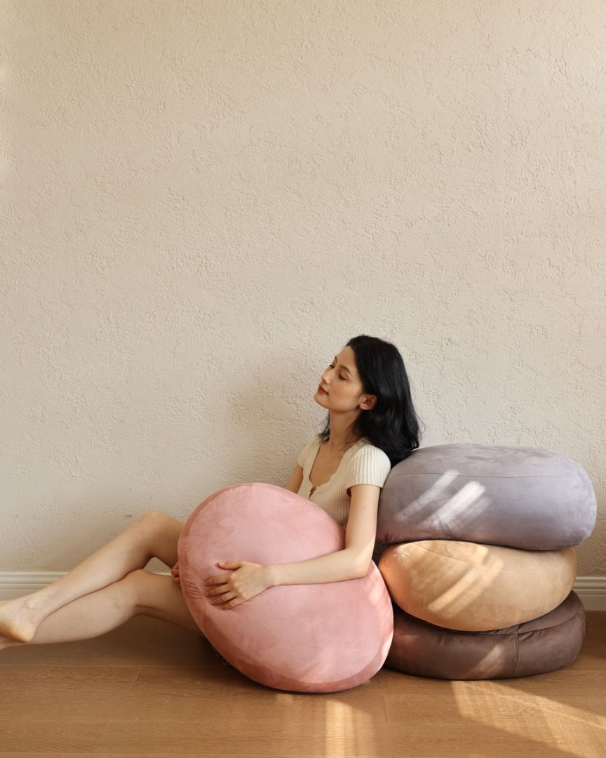 Cozy Marais Ultra-Soft Throw Pillow for Autumn & Winter(图1)